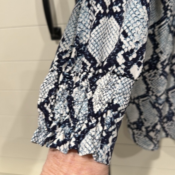 EUC Dennis Basso blouse. High quality - Picture 5 of 8